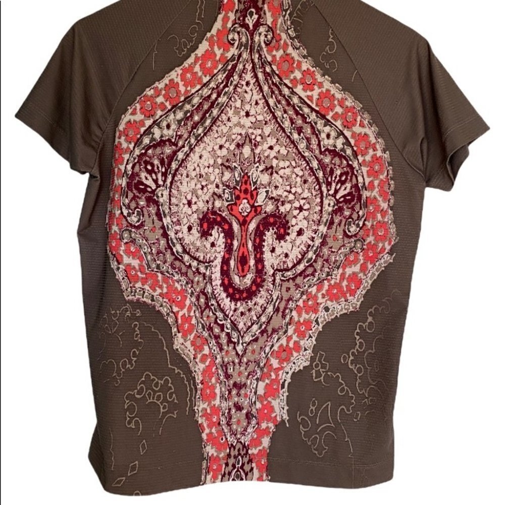 NIKE Golf Women’s Top Size Small, Great Condition, mandala style design on back